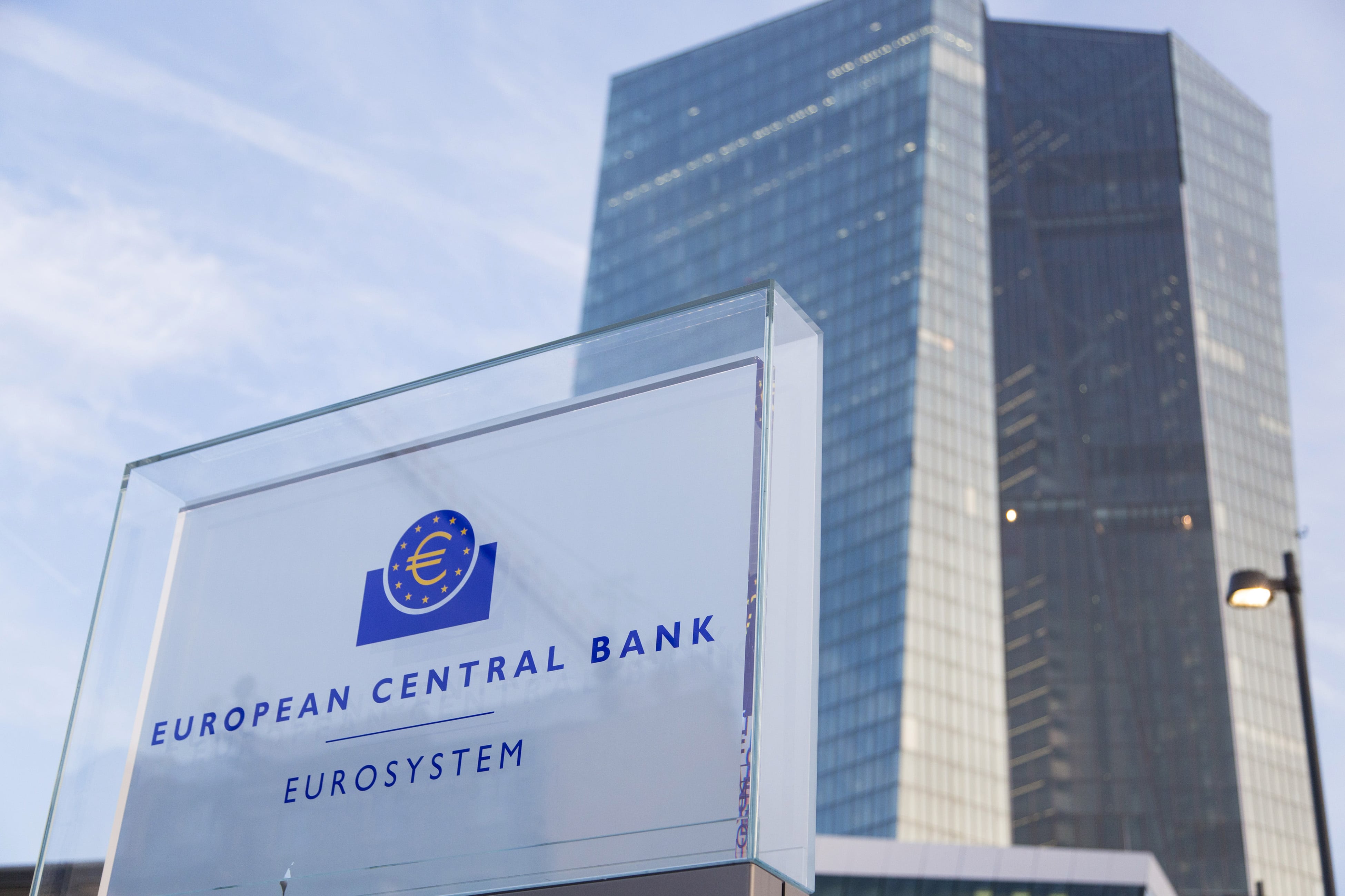 Euro Hits Fresh Lows Awaiting Quantitative Easing Details from ECB