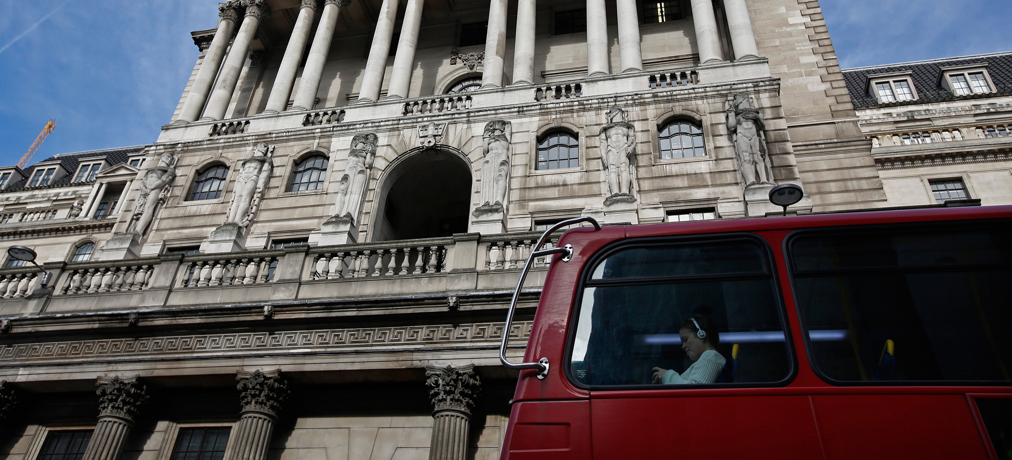 BoE’s Super Thursday: Interest Rates Remain Unchanged, GBP Dips