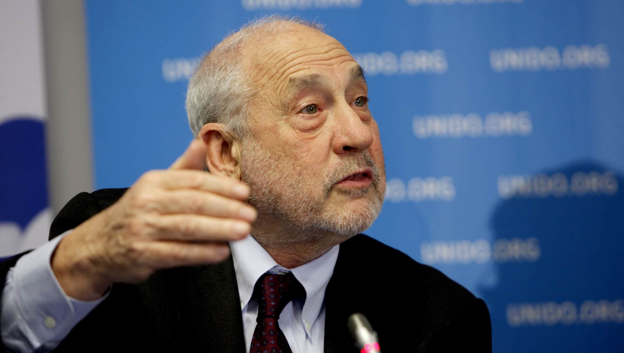 Nobel Laureate Stiglitz: "Why Do People Want Bitcoin?"