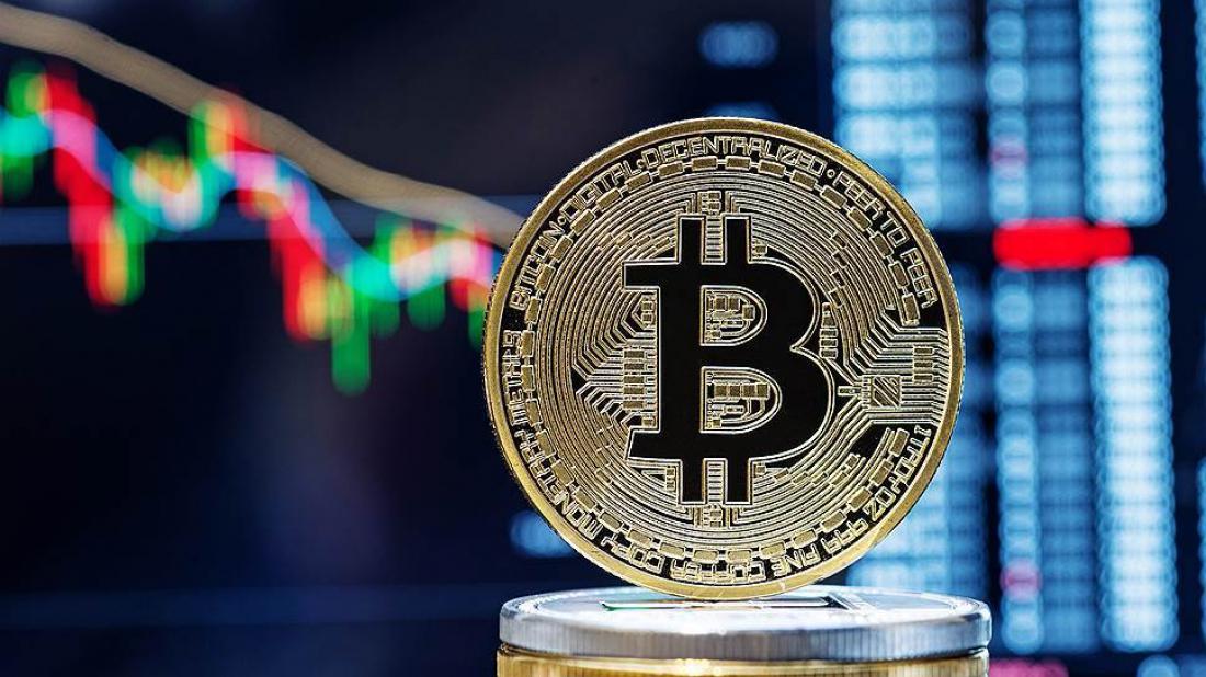 „Bitcoin“ kaina perkopė 50 000 USD